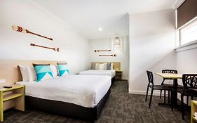 Nightcap At Caringbah Hotel